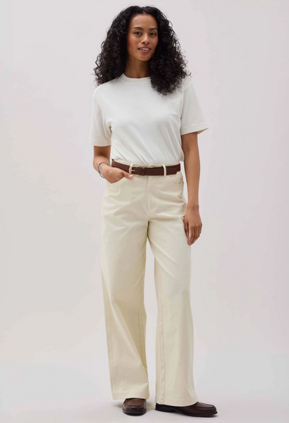 Nina Tee -- Bone